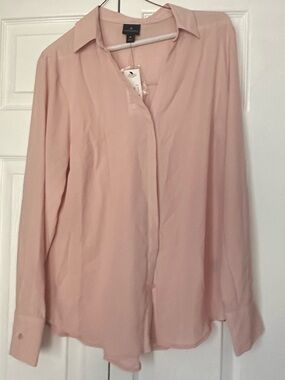 Worthington Size M  Blush Pink Long-Sleeve Button-Front Blouse